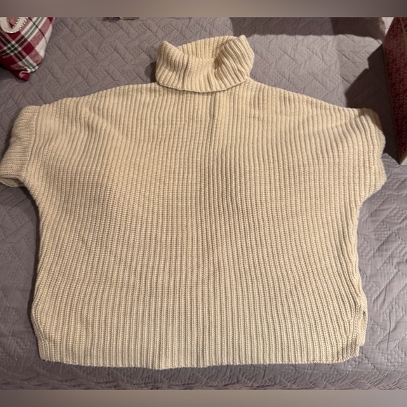 Abercrombie & Fitch Turtleneck Sweater - Picture 4 of 5
